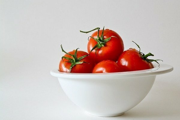 Det anbefales at spise friske tomater, da cholin ødelægges efter varmebehandling (Foto: Pixabay.com)