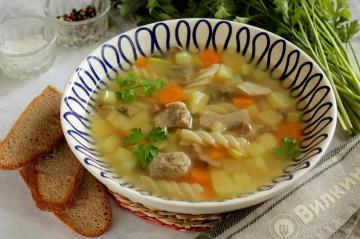 Svinekød bouillon suppe