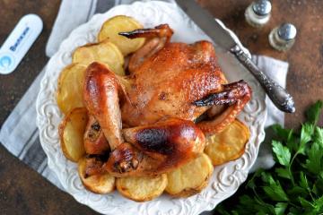 Hele kylling med kartofler i ovnen