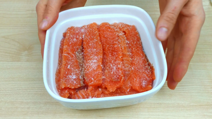 saltet rød fisk
