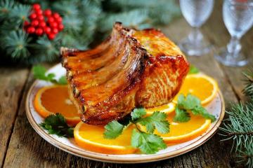 Svinekød med appelsiner i ovnen