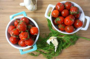 Fyldte tomater til vinteren i Rostowski: fantastisk appetitvækker!