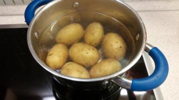 Kartoffel roll: hjertelig, enkel og meget velsmagende!