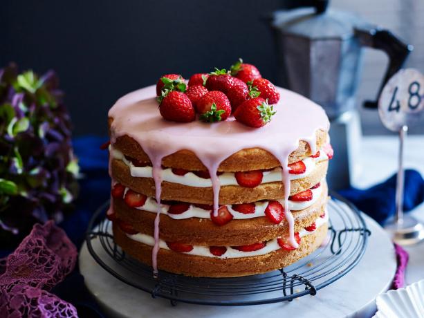 EKSEMPEL færdige kage med jordbær og glasur. Billeder - Yandex. billeder