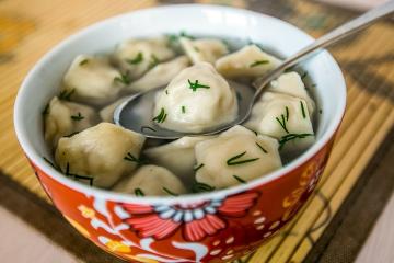 Som jeg forberede fisk dumplings med stegte løg. En lækker og nem opskrift