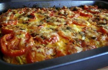 Bagt zucchini med hakket kød og tomater. Tilfredsstillende og utrolig velsmagende skål!