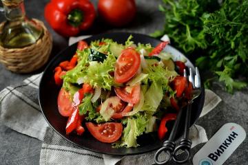 Agurk, tomat og peber salat