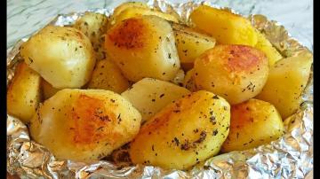 Kartofler med en sprød i ovnen med hvidløg. Min favorit opskrift