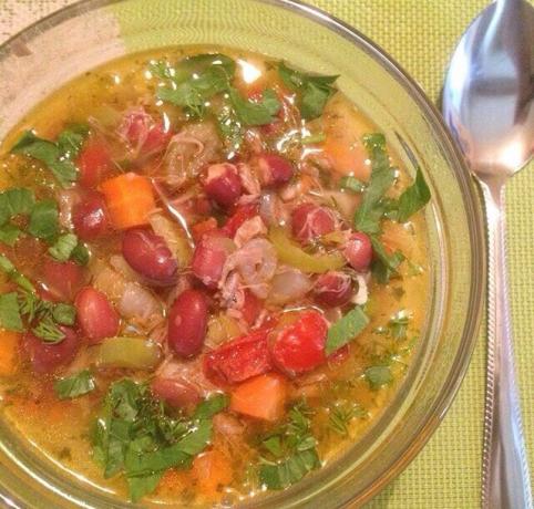 Denne suppe kaldes kendetegnende for Bulgarien, og smagen og fordele af det er ikke ringere end vores borscht.