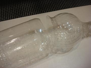 Minut "opfindelse" fra enhver plastflaske, hvilket vil spare fingrene ikke skæres med en kniv shredder.