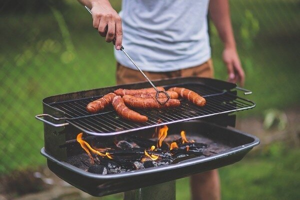Ud over kød indeholder pølser og kød mange farlige sundhedsfarlige stoffer (Foto: Pixabay.com)