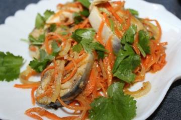 Velsmagende appetitvækker: sild i koreansk med grøntsager