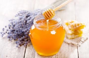 Hvordan at skelne ægte honning fra en falsk? Praktiske råd fra biavleren