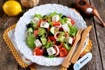 Græsk salat med fetaost og oliven
