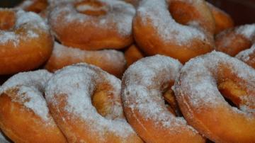 Kurvede og bløde donuts på yoghurt i 15 minutter. favorit opskrift